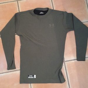 Green men’s under armour. Size: M